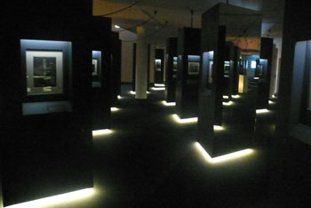 Vue globale de l'exposition des gravures Vue intérieure de l'expo