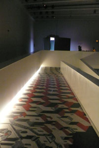 Rampe d'accès au 1er étage Vue intérieure de l'expo